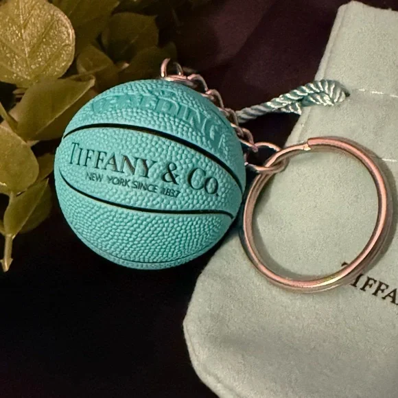 Spalding x Tiffany blue basketball keychain with Dustbag - Picture 4 of 11